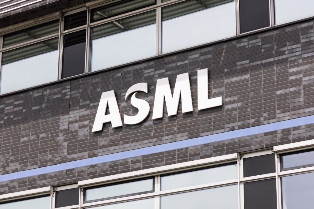 ASML под давлением: закон США хочет остановить экспорт DUV в Китай