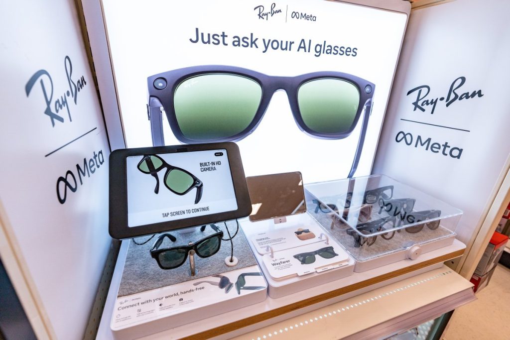 ICE Glasses: Министерство национальной безопасности США хочет следить за гражданами с помощью очков для передачи данных