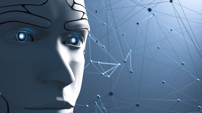 Крупный план лица робота со светящимися глазами и сетью на заднем плане.