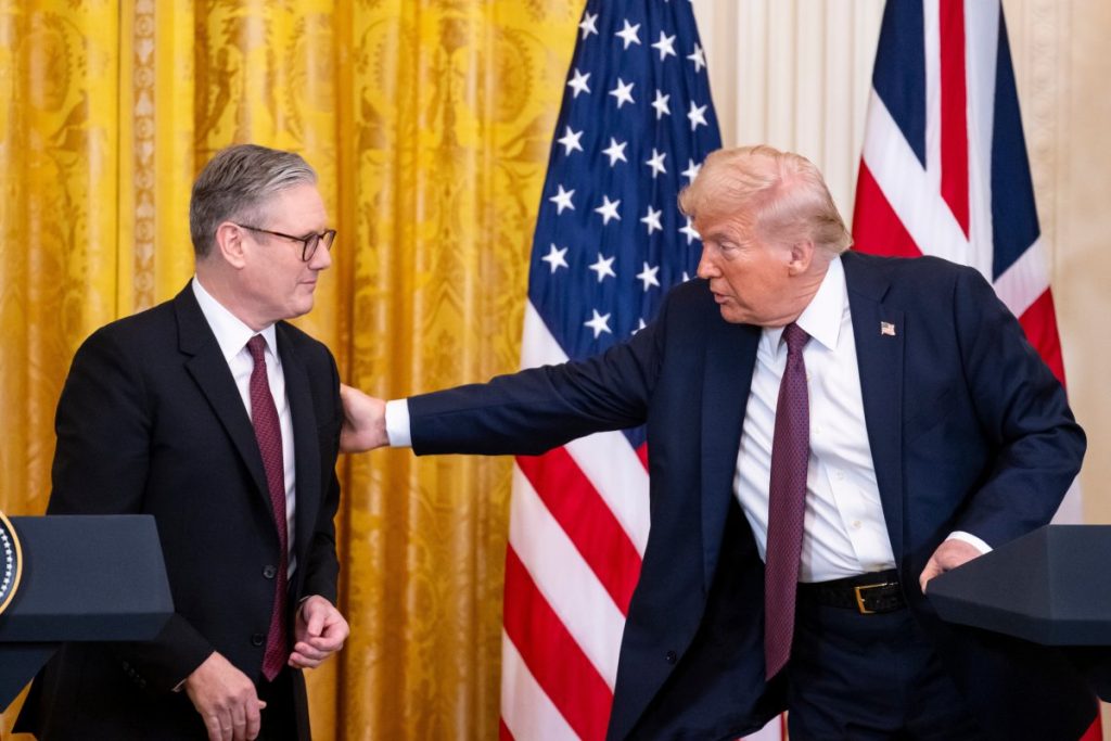 Блокада Ормузского пролива: Великобритания отказывается следовать за Трампом
