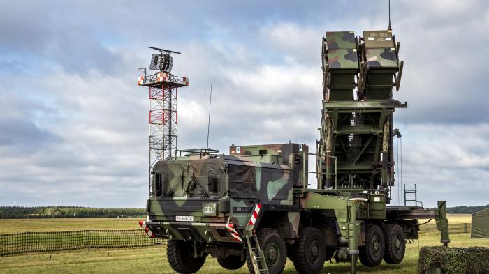Военный мобильный зенитно-ракетный комплекс МиМ-104 Патриот. Германия 