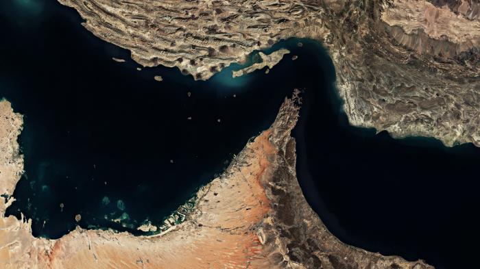 Спутниковый снимок Ормузского пролива.