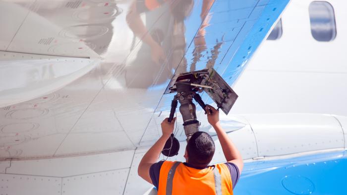 Самолет дозаправляется