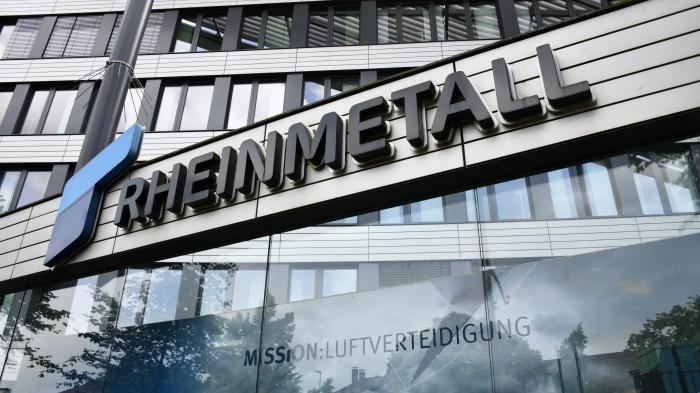 Здание с надписью и логотипом RHEINMETALL