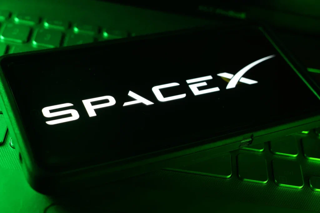 Землетрясение на миллиард долларов в SpaceX: новые облигации погружаются в мусорный риск