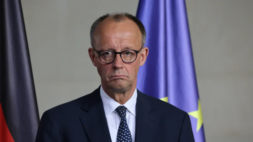 Мерц приветствует словами «Слава Украини!» – и его офис не хочет никаких вопросов по этому поводу