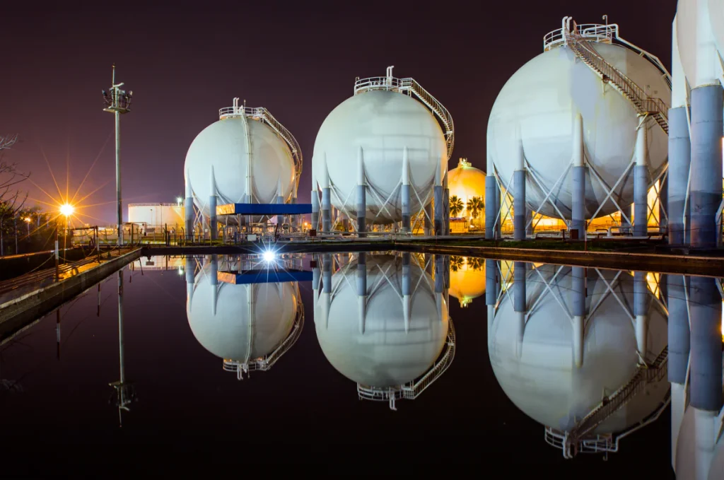 Хранилища газа в Европе зимой 2026 года: уровни наполнения, узкие места СПГ и прогноз цен